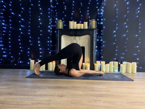 posture de yoga - la charrue