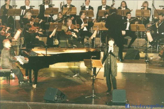 http://s1.picofile.com/file/7190836555/NedayeGolha_Group_20_Anoushiravan_Rohani_concert_with_Klaus_Meine_Hannover_Germany_1999_.jpg