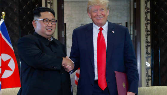 Kim-Trump-handshake