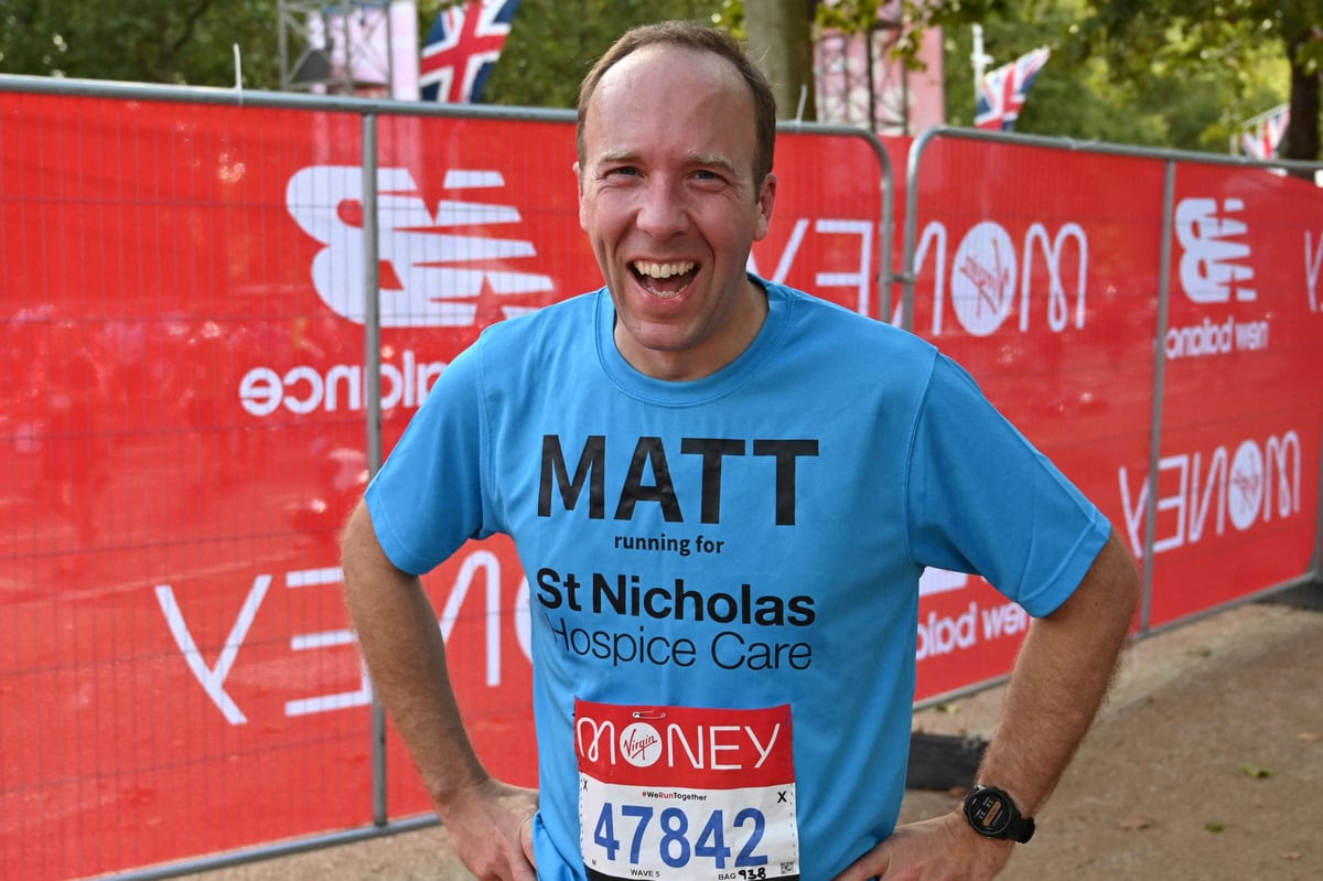 Matt Hancock joins 40,000 runners for London Marathon | Evening Standard