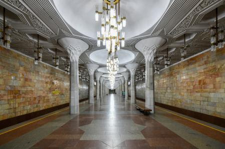 La estación de Mustakillik Maidoni es una de las más suntuosas del metro de Taskent