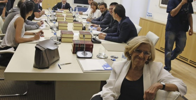 Manuela Carmena, en su primera Junta de Gobierno del Ayuntamiento de Madrid. Archivo EFE