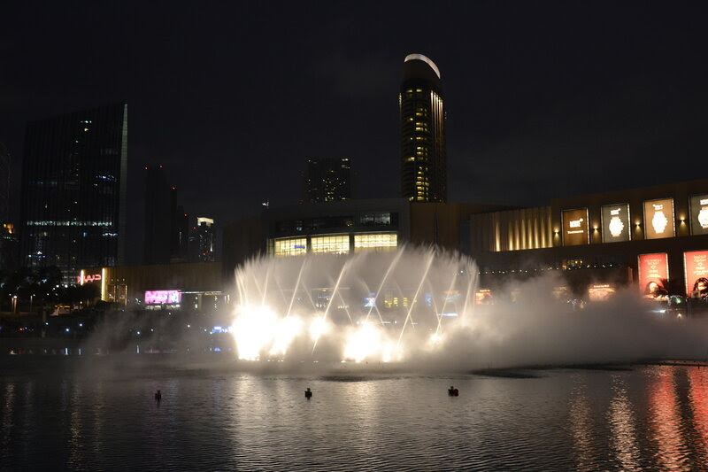 Поющий фонтан в г. Дубай...