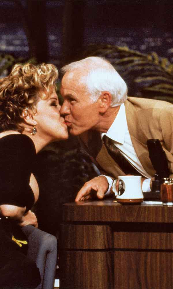 ON THIS DAY 5 22 2023 Johnny-Carson-Bette-Midler-host-appearance-May-21-1992