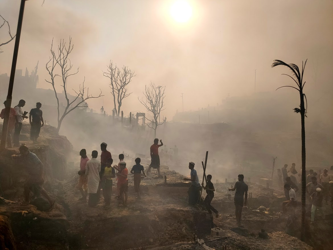 Rohingya refugee camp fire