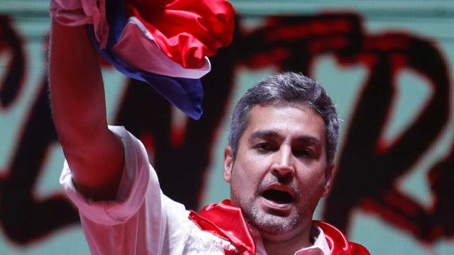 Em meio a atos, partido decide pedir afastamento do líder do Paraguai