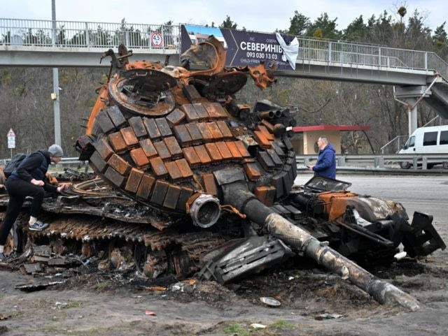TOPSHOT-UKRAINE-RUSSIA-CONFLICT Russian