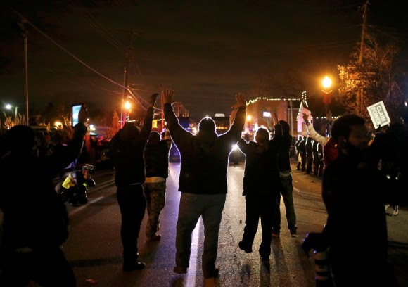 Estallan protestas en Ferguson15