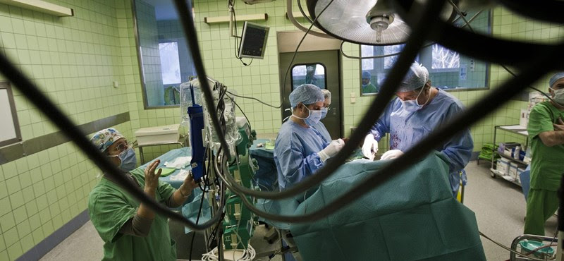 70 milliárd forinttal lóg az egészségügynek a kormány, műtétek maradhatnak el