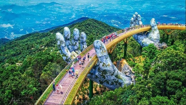 Ngắm tiên cảnh từ cây cầu vàng được nâng đỡ bởi đôi bàn tay khổng lồ siêu ấn tượng ở Đà Nẵng - Ảnh 1.