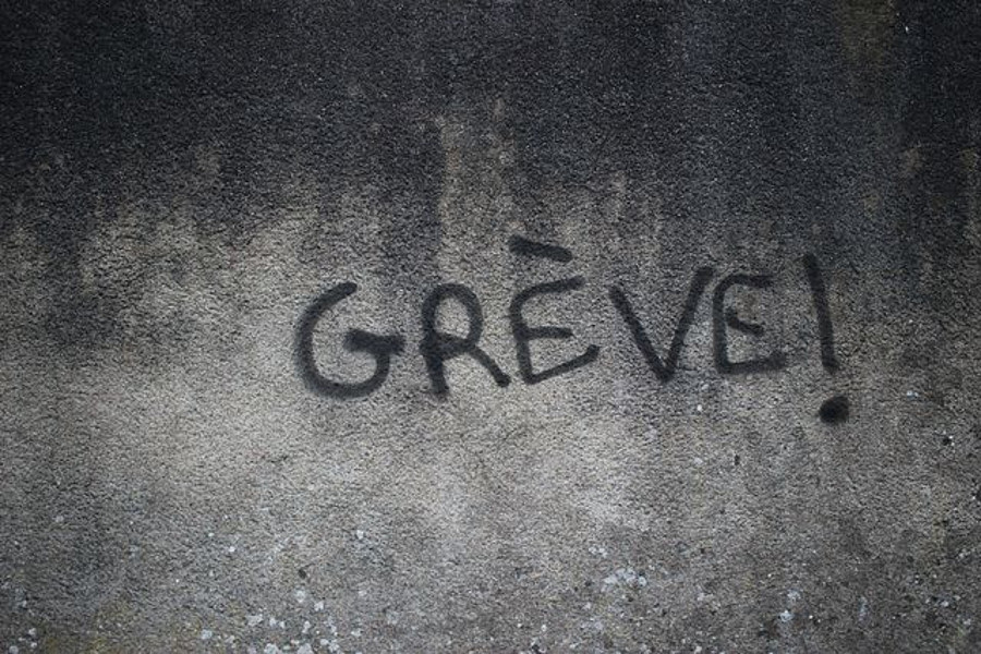 https://rapportsdeforce.fr/wp-content/uploads/2019/10/Graffiti_Grève.jpg