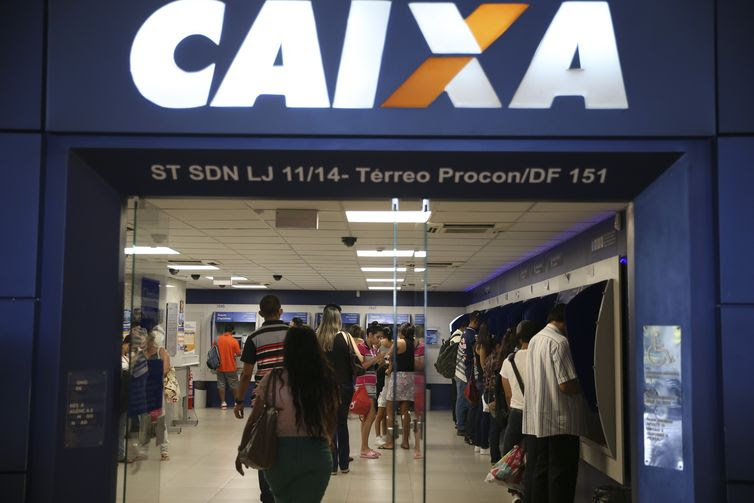 José Cruz/Agência Brasil/Agência Brasil Brasília - Brasileiros aproveitam o sábado para sacar o FGTS inativo durante a segunda etapa do liberação do FGTS nas agências da Caixa Econômica (José Cruz/Agência Brasil)