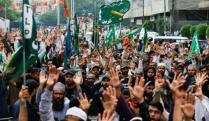 Pakistan: Tens of thousands of Muslims protest over Muhammad cartoons, call for beheading of ‘blasphemers’