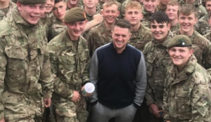 UK: Army launches investigation over meeting between soldiers and Tommy Robinson