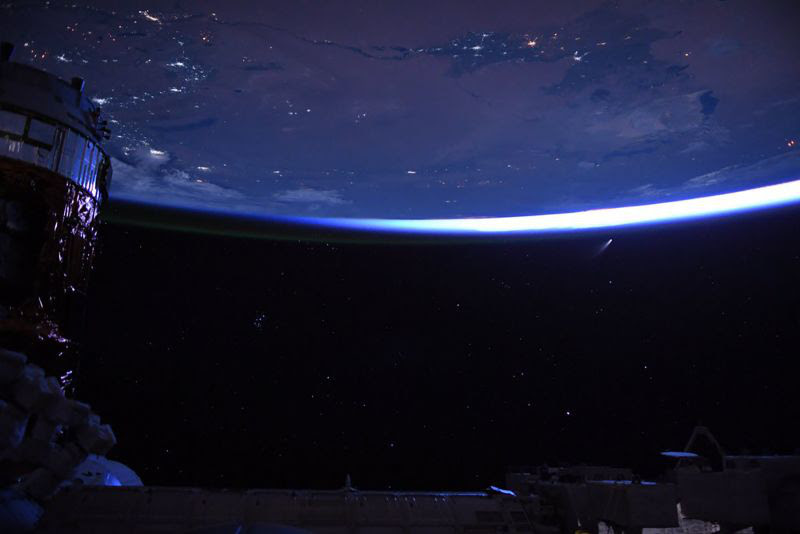 Trái đất tuyệt đẹp chụp từ tàu Crew Dragon trong chuyến bay lịch sử - Ảnh 10.