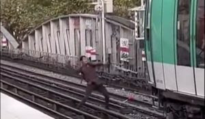 France: Muslim migrant screaming ‘Allahu akbar’ throws stones at Paris train
