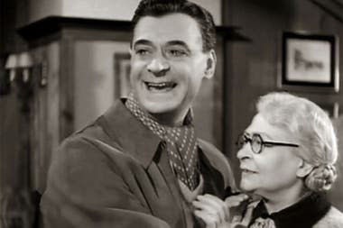 Luis Sandrini con María Esther Buschiazzo, en Cuando los duendes cazan perdices (1955)