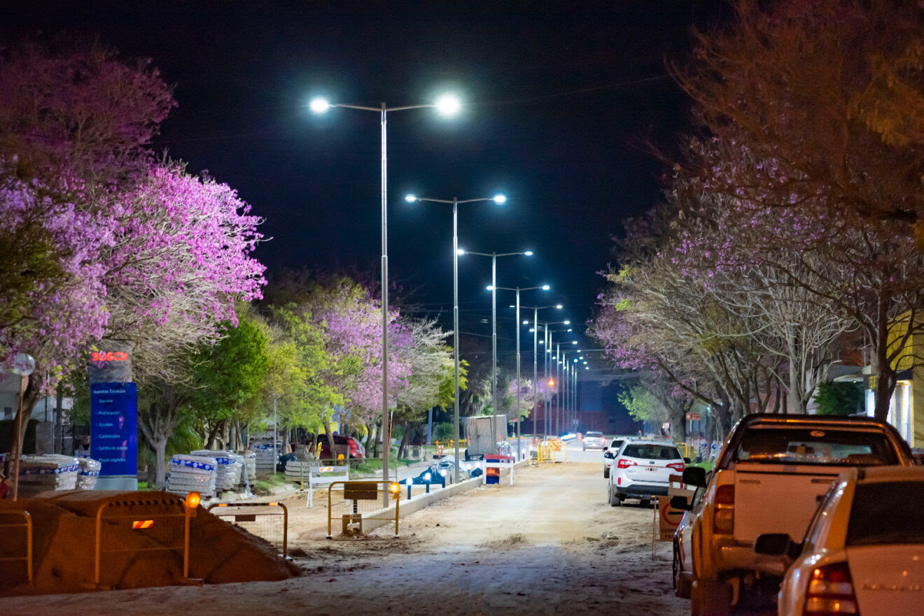 Se iluminó la segunda cuadra de Avenida Libertad