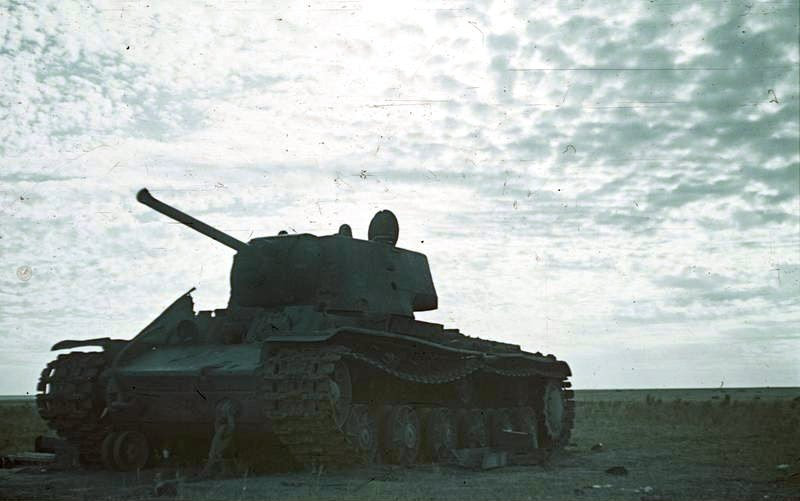 File:Bundesarchiv Bild 169-0443, Russland, bei Stalingrad, Panzer KW-1.jpg