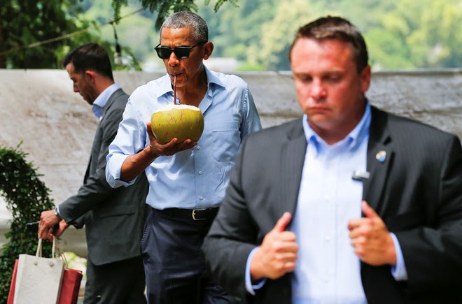 Tổng thống Obama dạo phố, uống nước dừa ở Lào - Ảnh 13.