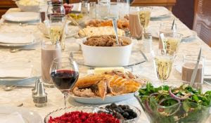 CΟVID Extremist Proposes Sanctions for Children at Thanksgiving Dinner