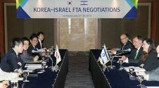 An Israeli delegation meets with South Korean negotiators to discuss a free trade agreement in Seoul.
