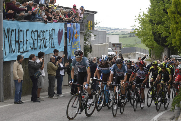 48322191 ab0c 48d8 8dbe 9af3cfa33c43 LA MAGLIA ROSA SIMON YATES HA VINTO LA TAPPA 11 DEL GIRO D’ITALIA