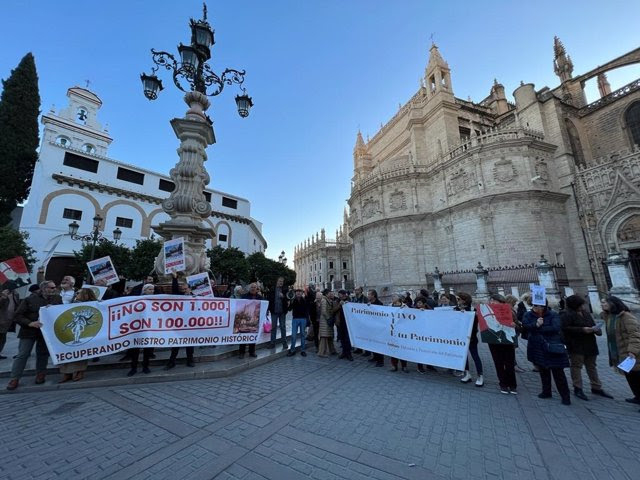 Concentración contra las inmatriculaciones de la Iglesia en Sevilla