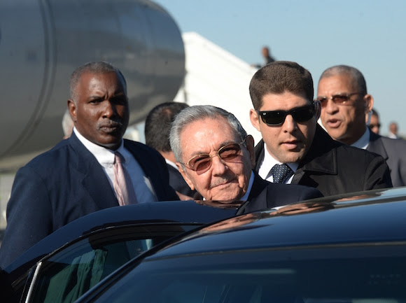 El Presidente de los Consejo de Estado y de Ministros de Cuba, Raúl Castro, llegó a la terminal 2 de Vnukovo, para participar en las celebraciones por el 70 aniversario de la Victoria en la Gran Guerra Patria de 1941-1945. Foto: Russia Today