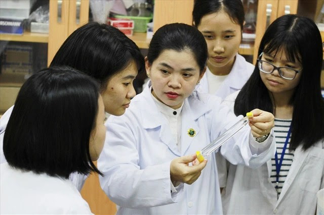 PGS.TS 8X của Việt Nam lọt top 100 nhà khoa học hàng đầu châu Á: “Đừng nghĩ làm nghiên cứu là gạt tiền ra khỏi đầu, không có kinh tế sẽ khó theo đuổi nghề!” - Ảnh 6. PGS.TS 8X của Việt Nam lọt top 100 nhà khoa học hàng đầu châu Á: “Đừng nghĩ làm nghiên cứu là gạt tiền ra khỏi đầu, không có kinh tế sẽ khó theo đuổi nghề!” - Ảnh 6.