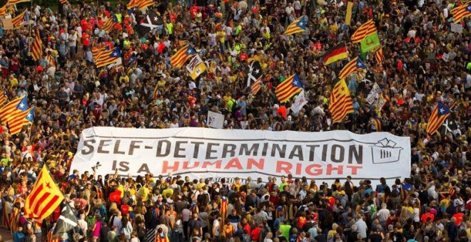 01/10/2018.- Vista de la manifestación soberanista en Barcelona con motivo del primer aniversario del 1-O, bajo el lema 'Recuperemos el 1 de Octubre'. EFE/ Enric Fontcuberta