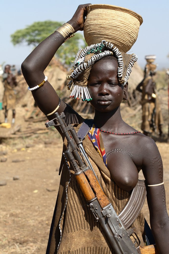 http://chicquero.files.wordpress.com/2012/03/international-womens-day-chicquero-mursi-tribe-ethiopia-5.jpg?w=800