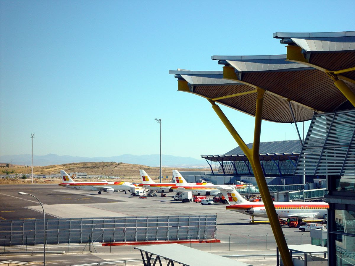 Reclaman al Gobierno
cancelar las ampliaciones de
los aeropuertos de Madrid y
Barcelona