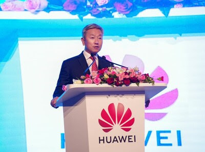 Zhang Yiming konuşmasını yapıyor