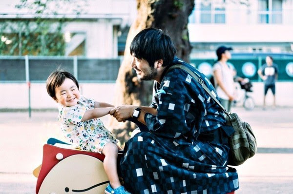 Bộ ảnh em bé Nhật Bản đáng yêu làm tan chảy người xem, thế nhưng lại ẩn chứa câu chuyện cảm động đầy nước mắt đằng sau - Ảnh 1.