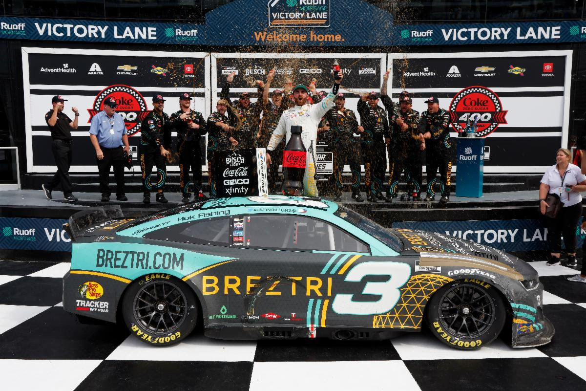 ATLANTA, GA - JULY 09: Kevin Harvick (#4 Stewart Haas Racing Hunt Brothers  Pizza Ford) and Ross Chastain (#1 Trackhouse Racing Worldwide Express  Chevrolet) race side by side the NASCAR Cup Series