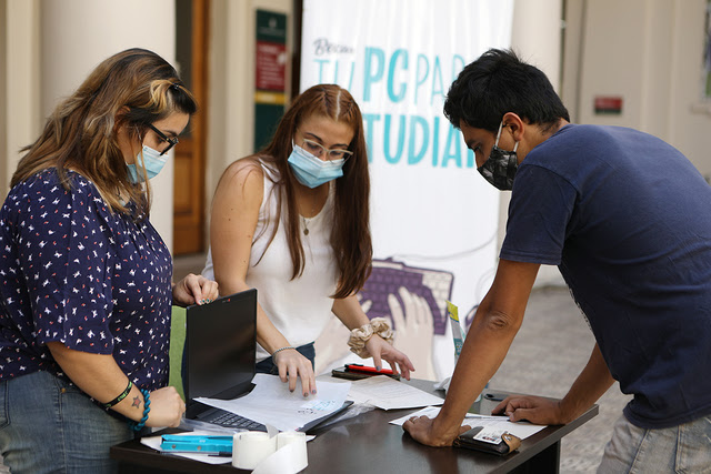 Se reanudó la entrega de tablets y notebooks para estudiantes de la UNLP Se reanudó la entrega de tablets y notebooks para estudiantes de la UNLP
