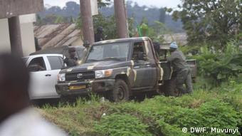 Präsidentschaftswahl in Kamerun Sicherheitskräfte (DW/F. Muvunyi)