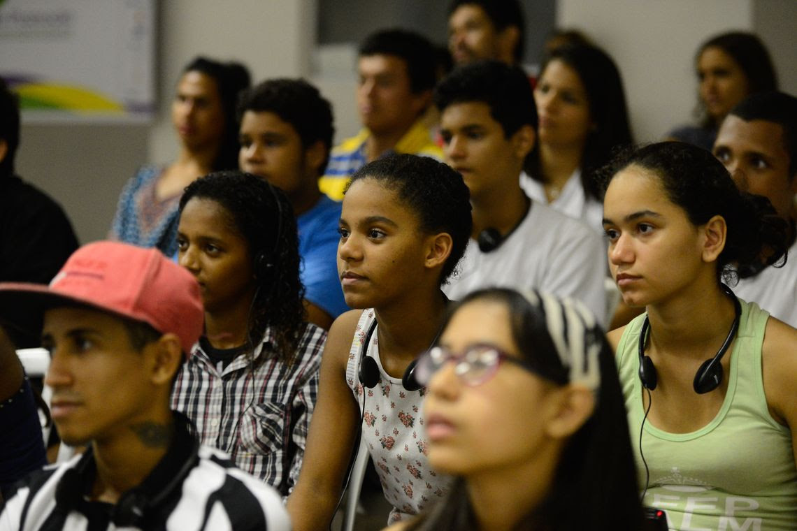 Fernando Frazão/Agência Brasil Rio de Janeiro - Jovens participam do projeto Agentes de Promoção da Acessibilidade, no qual recebem noções de Libras, audiodescrição e legislação inclusiva (Fernando Frazão/Agência Brasil)