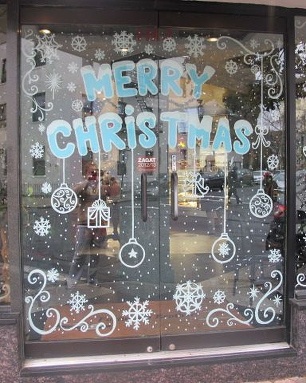 Stunning 37 Christmas Decoration Ideas for Window