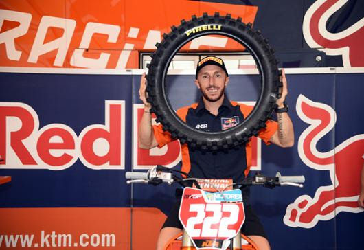Antonio Cairoli con i pneumatici Pirelli SCORPION MX32