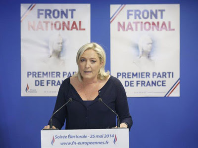 Marine Le Pen en la sede del Front National tras conocer los resultados a pie de urna