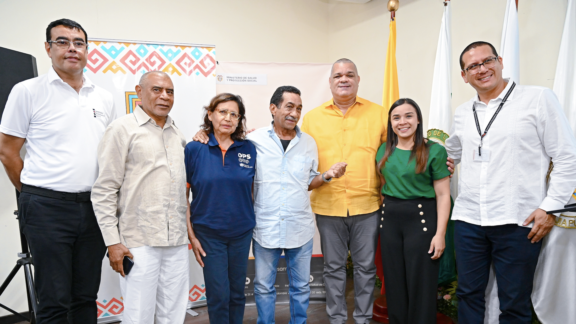 Directivos de Uniguajira y el INS junto a la gobernadora Diala Wilches Cortina, la representante de la Organización Panamericana de la Salud (OPS) en Colombia Gina Tambini y el gerente especial para La Guajira, Luis Gómez Pimienta. 