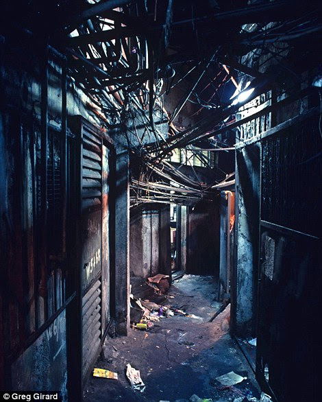 Kowloon Walled City had many narrow paths