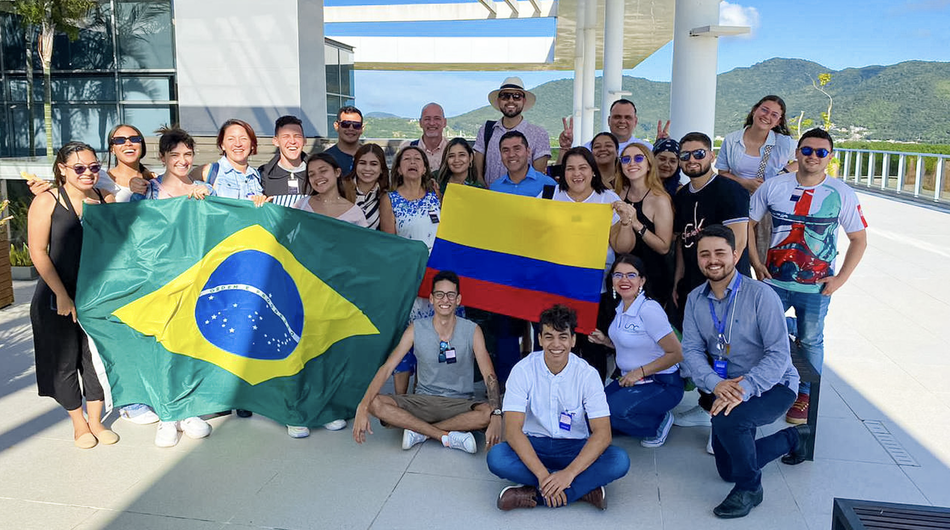 La docente Berta Orozco Daza y las estudiantes del Programa de Trabajo Social, Lauri Carolina Peña Camelo y Diana Cristina Cuello Machado en la inmersión académica de Brasil