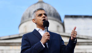 Trump calls London Muslim mayor “stone cold loser” on visit to UK