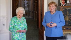 Бенджамин Фулфорд Еженедельные отчеты 27 сентября 2021 года Merkel-and-queen-300x169