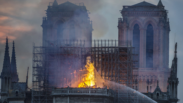 Notre Dame sem missa de Natal pela primeira vez em dois séculos