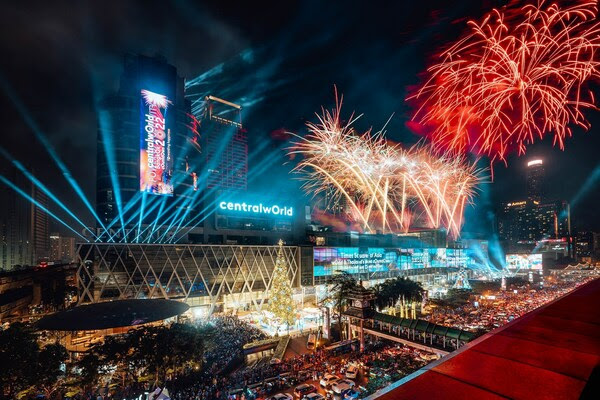 The only one in Thailand at centralwOrld – ‘Times Square of Asia’ countdown landmark in the heart of Bangkok, celebrating countdown moments together with people around the world