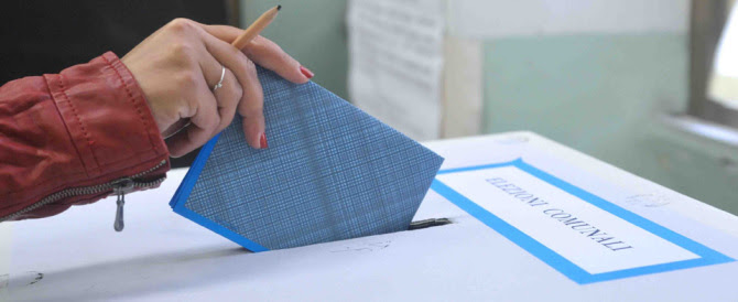 Sondaggio per il Secolo: centrodestra unito al 30,5%. Ancora alto il non voto